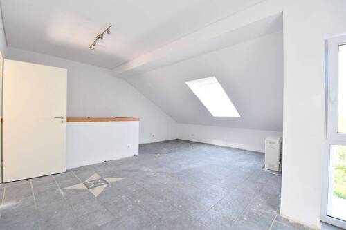Zimmer im Dachgeschoss - 