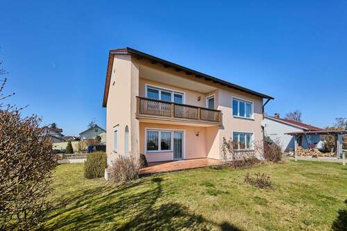 Gartenansicht - Sehr gepflegtes, großzügiges Einfamilienhaus mit vielen Zimmern