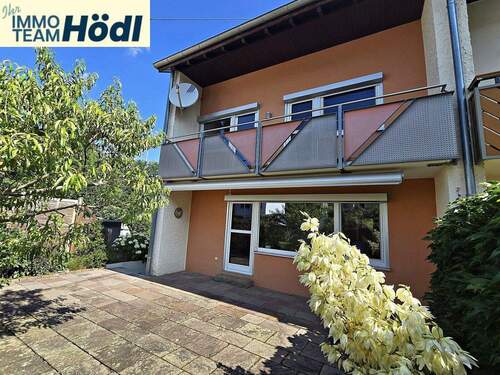 Rückansicht und Terrasse - 