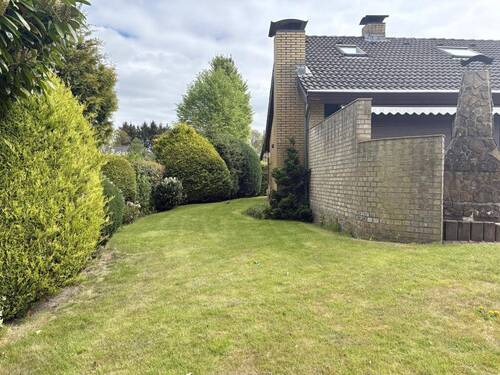 Ansicht seitlich - 5 Zimmer Bungalow zum Kaufen in Neumünster