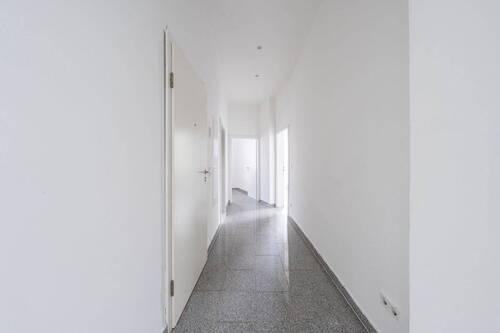 Flur 1OG - 2 Zimmer Mehrfamilienhaus, Wohnhaus zum Kaufen in Dortmund