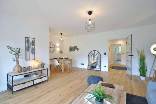 Wohnzimmer - Exklusive 2-Zimmer Wohnung - Erstbezug nach Sanierung - Zweitwohnsitz möglich