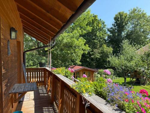Aussicht vom Balkon in den Garten - Nähe Starnberger See: Stilvolle Doppelhaushälfte mit herrlichem Garten