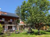 Blick auf das Haus aus dem Garten - 