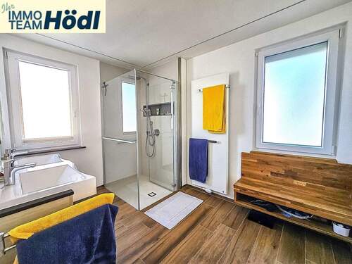 Modern und hochwertig ausgestattetes Duschbad - 