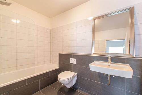 Vollbad mit zeitlosem Design - 