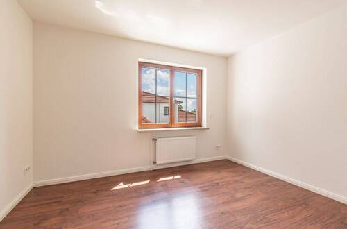 Weiteres Schlafzimmer mit viel Lichteinfall - 