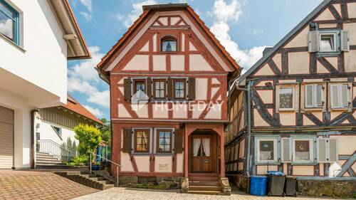 Außenansicht 1 - Historisches Juwel in ruhiger Lage: Charmantes Einfamilienhaus mit großem Garten und Nebengebäude