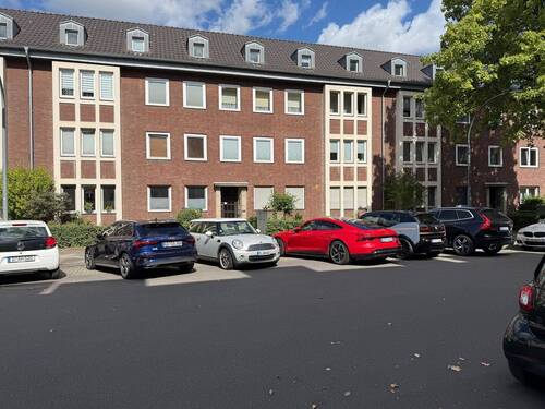Hausansicht - Bestlage und Potential + EG-ETW mit gutem Grundriss und vielen Optionen