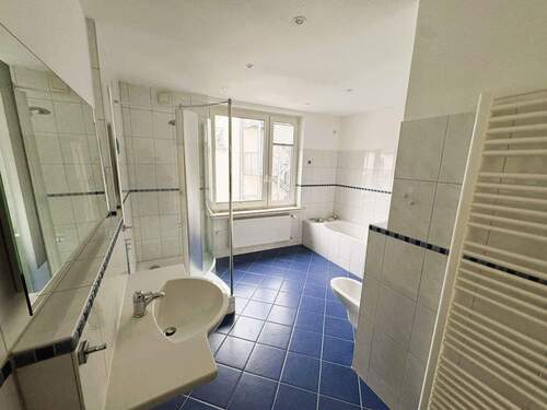 2.OG Bad.JPG - Etagenwohnung zur Miete in Bremen