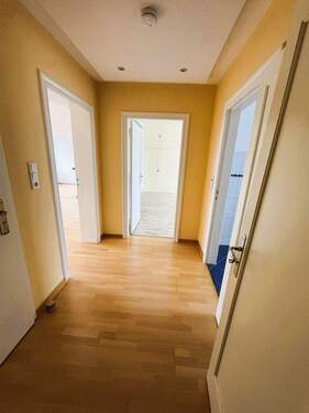 2.OG Flur 2.JPG - Etagenwohnung mit 84,00 m² in Bremen zur Miete