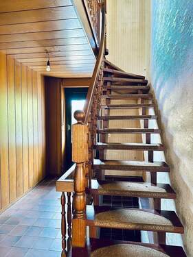 Der Flur im Erdgeschoss mit Zugang zur Terrasse - 