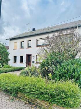 Vorderansicht - 9 Zimmer Einfamilienhaus zum Kaufen in Greimerath