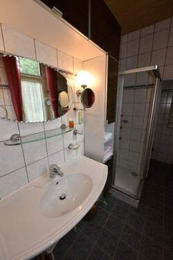 Badezimmer - Etagenwohnung mit 74,60 m&sup2; in Hildesheim zum Kaufen