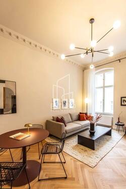 Offener Wohn- und Essbereich - 2 Zimmer Etagenwohnung in Berlin