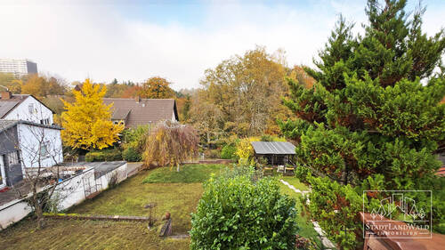 Blick von der Terrasse in den Garten - 