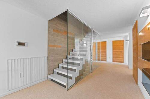 Treppenaufgang - Einfamilienhaus mit 337,00 m² in Nagold zum Kaufen