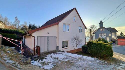 Außenansicht mit Garage - 7 Zimmer Einfamilienhaus in Merbelsrod