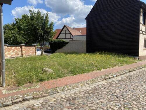 Baulücke mit Nachbarbebauung - Grundstück in Malchin