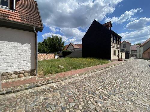 Baulücke von Anliegerstraße - 