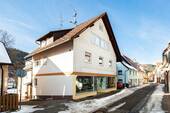 Außenansicht - Wohn- und Geschäftshaus mit 3 Einheiten mit Optimierungspotenzial mitten in Neustadt zu verkaufen