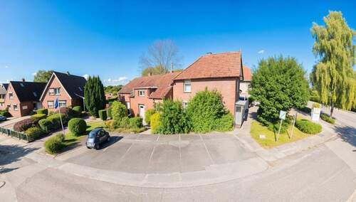 Stellplätze vor dem Haus.jpg - (KI verfeinert) - 