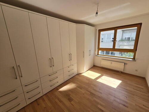 Büro mit Einbauschrank - 