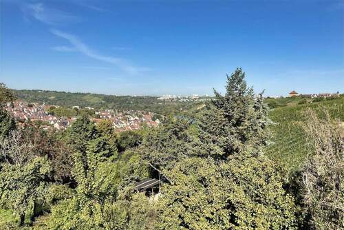 Blick vom Balkon - 4 Zimmer Etagenwohnung zum Kaufen in Stuttgart