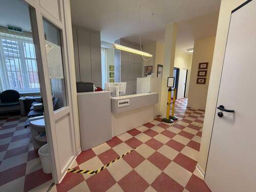 Anmeldung/Flur - 1 Zimmer Büro zur Miete in Husum