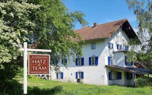 Hatz & Team Immobilien GmbH - Großzügiges Landhaus mit 6 Zimmern und 8.600?m² Grund!