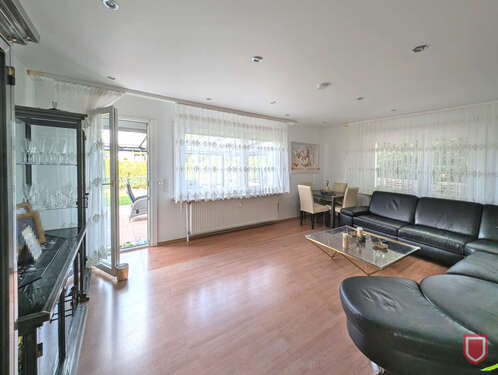 Wohnzimmer mit Terrassenausgang EG - 