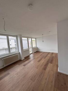 Wohnzimmer_1.jpg - Geräumige 3-Zimmer-Wohnung mit Balkon in Heidingsfeld, Würzburg