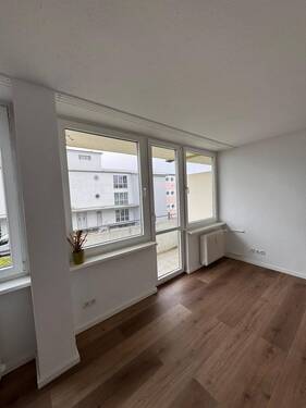 Wohnzimmer_2.jpg - 3 Zimmer Etagenwohnung zur Miete in Würzburg