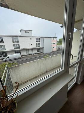Wohnzimmer_Balkon.jpg - 3 Zimmer Etagenwohnung in Würzburg