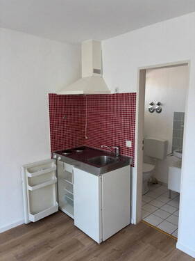 Wohnzimmer mit Kochnische - 2 Zimmer Etagenwohnung in Emmendingen