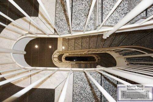 Treppenhaus - 2 Zimmer Büro zum Kaufen in München