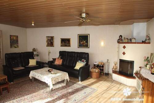 Wohnbereich - 1 Zimmer Mehrfamilienhaus, Wohnhaus zum Kaufen in Seligenstadt / Froschhausen