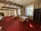 Restaurant mit Durchgang zum Bankettsaal - 