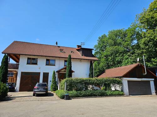Hauseingangseite - 9 Zimmer Mehrfamilienhaus, Wohnhaus zum Kaufen in Geislingen an der Steige