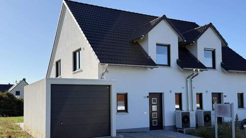 Musterhaus - Außenansicht - Erstbezug in grüner Lage - 582.985,00&nbsp;EUR Kaufpreis, ca.&nbsp; 110,30&nbsp;m&sup2;&nbsp;Wohnfl&auml;che