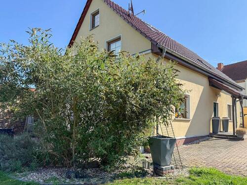 Hausansicht - 7 Zimmer Einfamilienhaus zum Kaufen in Krostitz