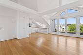 Wohnbereich - Stilvolle, lichtdurchflutete 3-Zimmer-Wohnung mit Weitblick und Garage im Zentrum