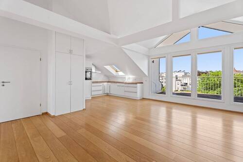 Wohnbereich - Stilvolle, lichtdurchflutete 3-Zimmer-Wohnung mit Weitblick und Garage im Zentrum