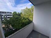 Balkon nach vorne mit Zugang vom Schlafzimmer aus - 3 Zimmer Etagenwohnung zur Miete in Bremen