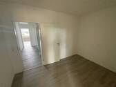 Blick vom Essbereich in den Flur - 