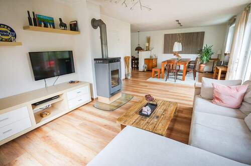 Wohn-Esszimmer - 4 Zimmer Einfamilienhaus zum Kaufen in Schwifting