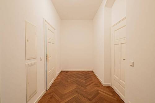 Flur Bild 1 - 3 Zimmer Etagenwohnung zur Miete in Dresden