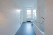 Modernes Badezimmer - Etagenwohnung mit 76,90 m&sup2; in Dresden zur Miete