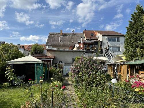 Blick auf das Wohn- und Geschäftshaus von hinten - 