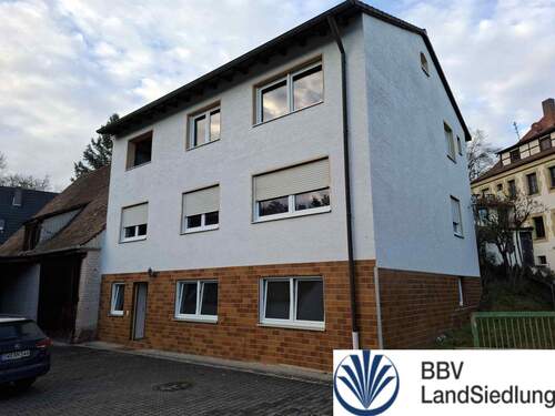 Ansicht Mehrfamilienhaus - Ehemaliger Bauernhof mit großem Grundstück im Umfeld von Nürnberg, in Schwarzenbruck